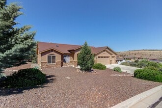 Building Photo - Yavapai Hills with 3 Car Garage