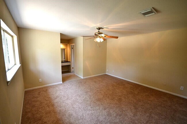 Building Photo - 11211 Ash Creek Dr