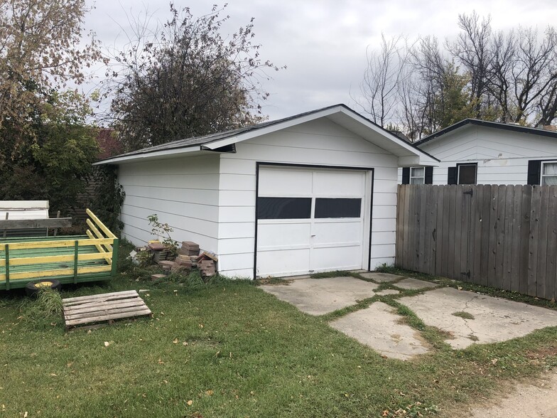 Building Photo - 215 3rd Ave N