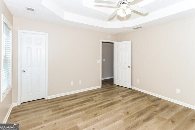 Building Photo - 170 Charleston Pl