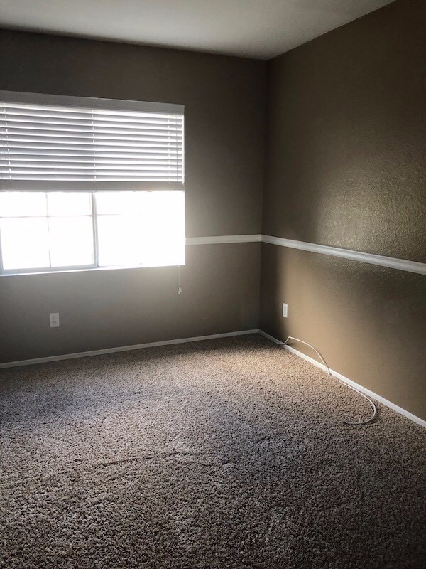 Building Photo - 14525 Saddlepeak Ct