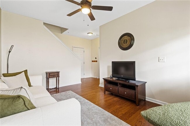 Building Photo - 1565 Oakdale Bluffs Dr