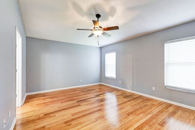 Building Photo - Spacious 4-Bedroom Home in Rivercrest, Riv...