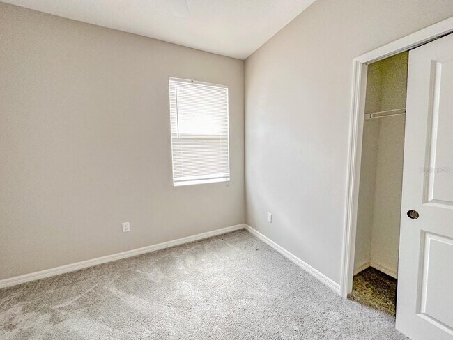 Building Photo - Gorgeous 4 Bed 2 Bath Home!