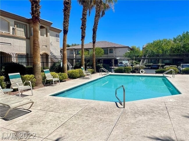 Building Photo - 3400 Cabana Dr