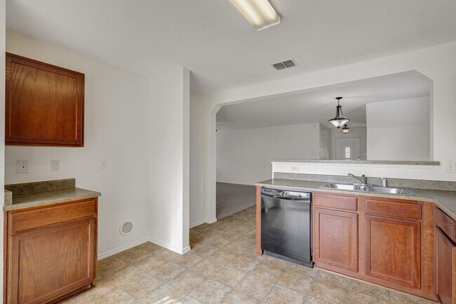 Building Photo - Monticello Ranch-Available Now-3Bd/3Ba