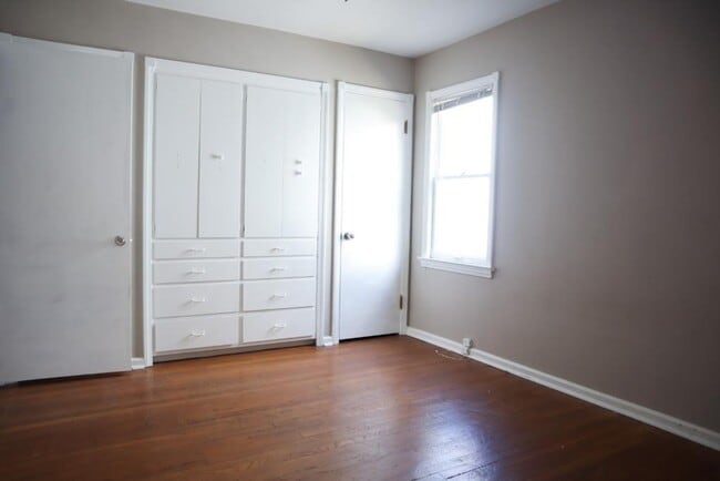 Building Photo - 4144 Hinsdale Rd