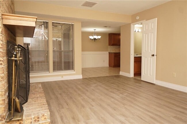 Building Photo - 6525 Hart Ln