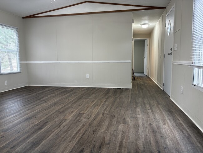 Building Photo - 237 Laurel Ln