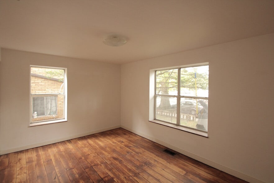 Building Photo - 410 South Ave