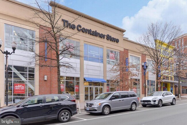 Building Photo - 1200 N Hartford St