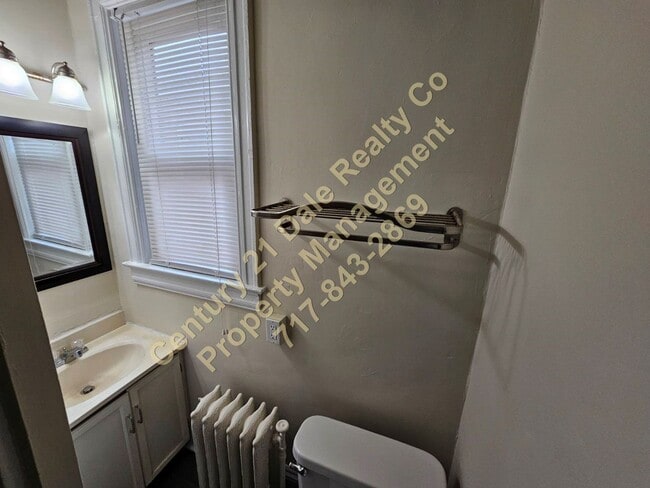 Building Photo - Princess W Street 1294