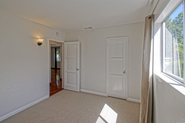 Building Photo - 1x 3906-3908