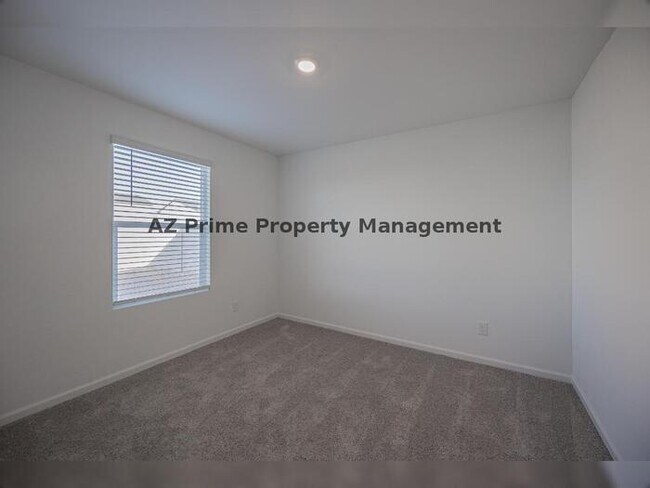 Building Photo - 334 Paseo Xing Ln