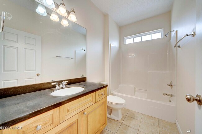 Building Photo - 2608 Laurel Dr