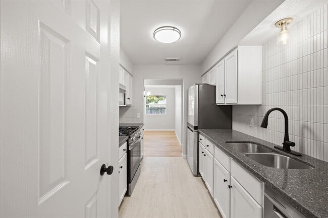 Building Photo - 10300 Rutland Village E