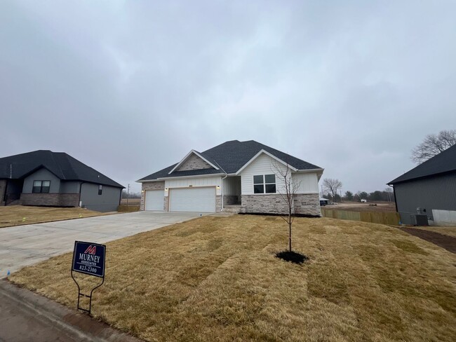 Building Photo - BRAND-NEW 5-bed, 3-bath home in Republic!!!