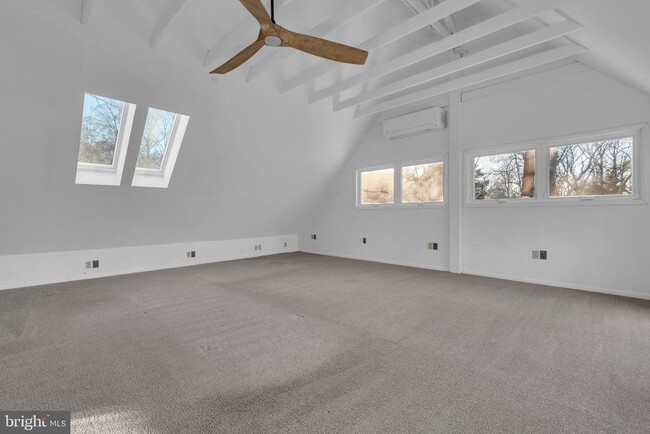 Building Photo - 1080 Crestview Dr