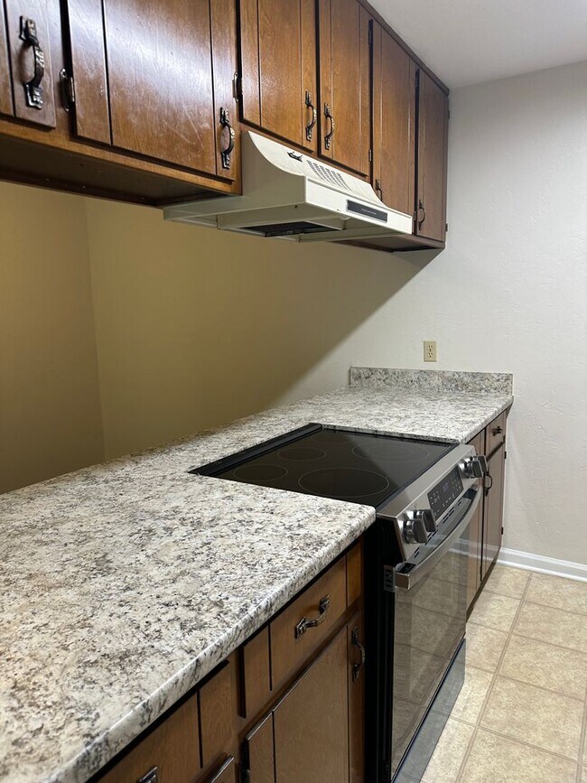 Building Photo - Spacious downstairs 2Bed/1 Bath in Killear...