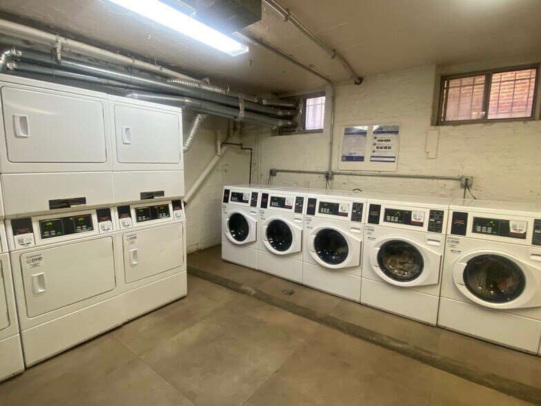 Building Photo - 1820 Clydesdale Pl NW