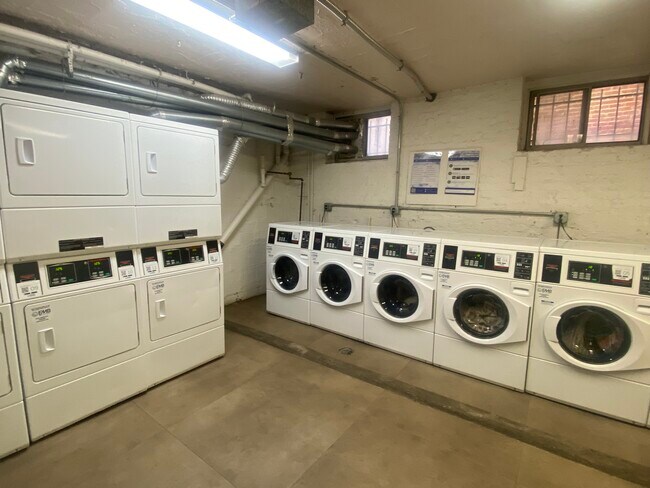 Building Photo - 1820 Clydesdale Pl NW