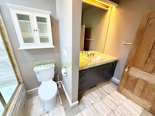 Building Photo - 10197-1136