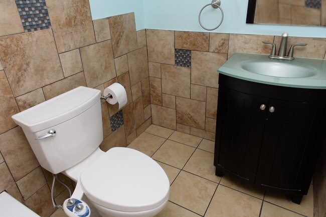 Building Photo - 280 Bridgewater Rd