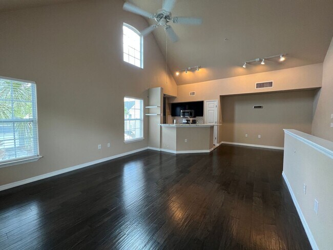 Building Photo - Beautiful 2-bedroom, 2-bath Condo available in sought after Admirals Walk private gated community.