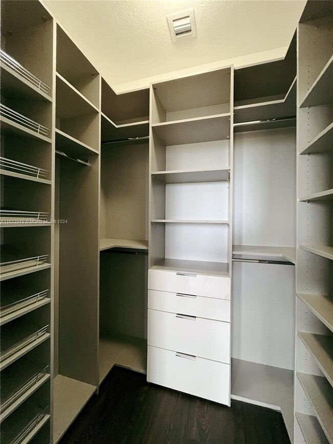 Custom Closet Walk In - 15650 SW 136th St