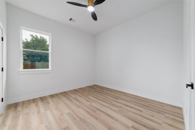 Building Photo - 6715 England St