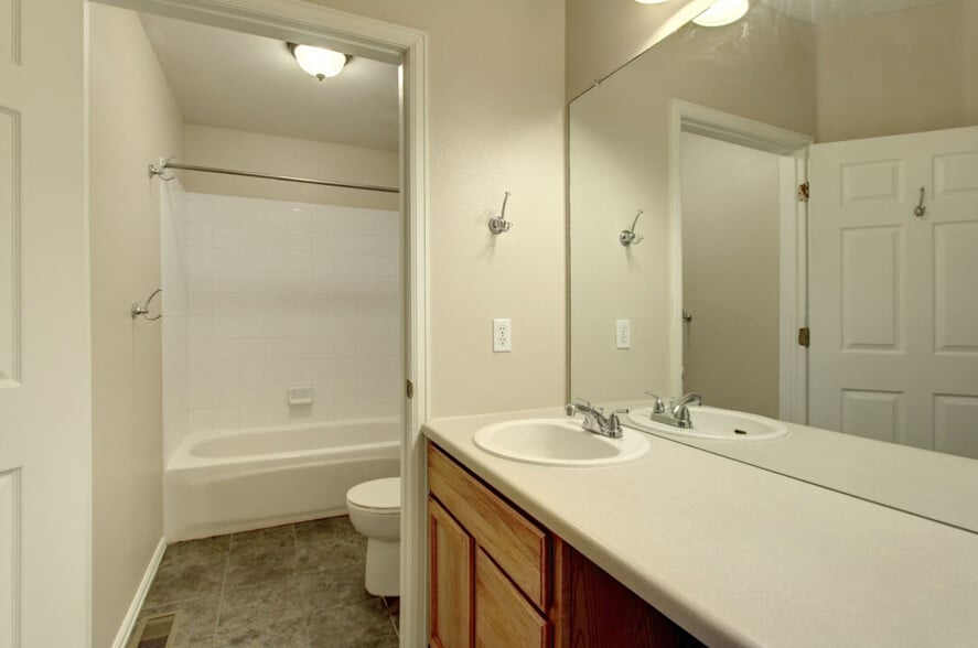 master bathroom - 12943 Lafayette St