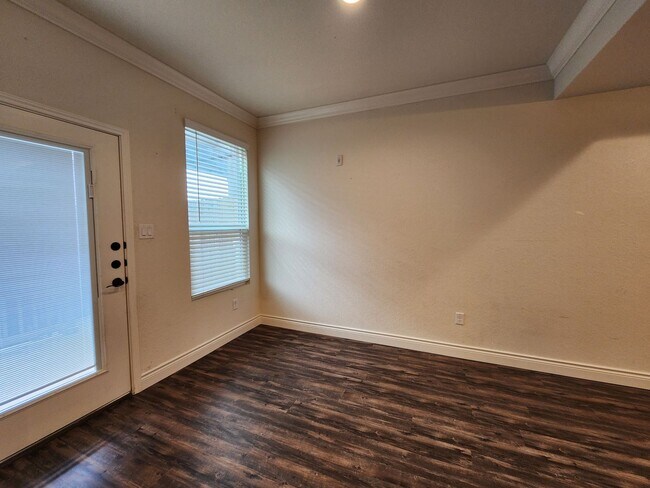 Building Photo - 3/2.5/1.5 Fourplex with Granite Countertops, 9ft Ceilings, Fridge, Washer, Dryer / NBISD