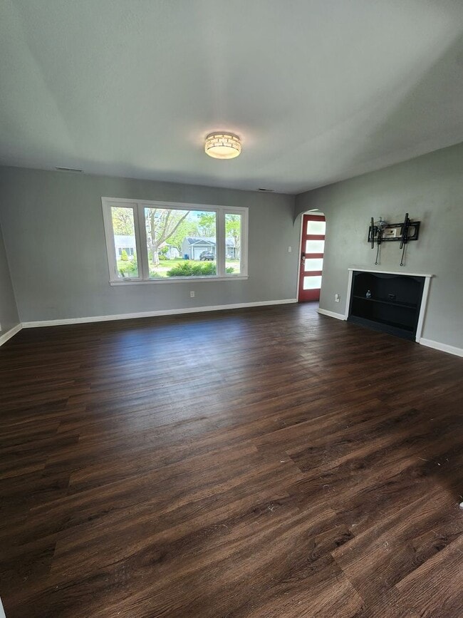 Building Photo - Beautifully Updated 3 Bedroom Home in Parma Heights