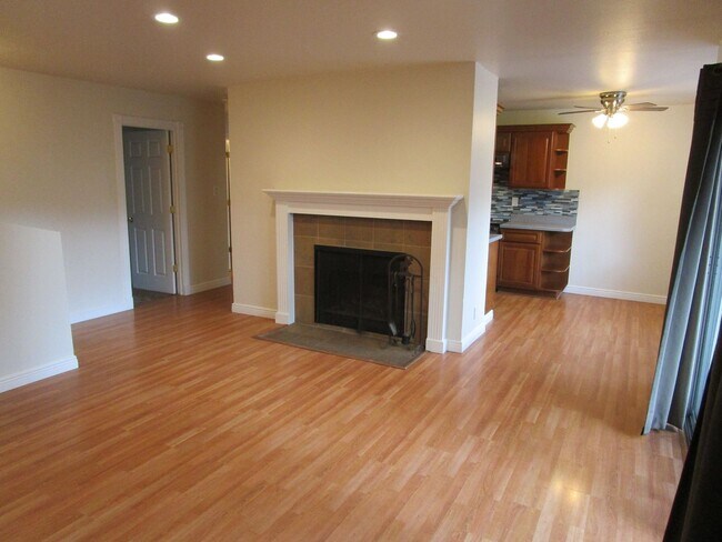 Building Photo - Location, Location, Location- Vintner Condo's