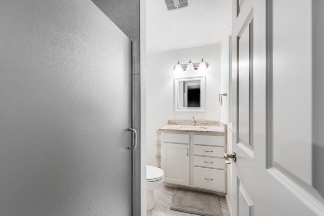 Building Photo - Updated split level home in Shoreline with...