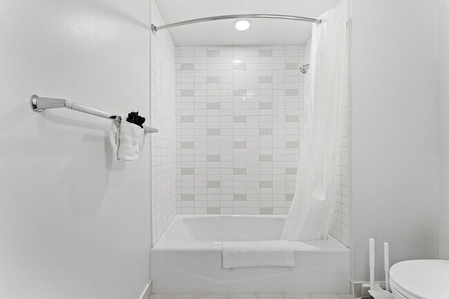 Building Photo - 284 Western Ave