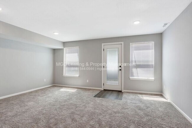 Building Photo - Beautiful Serrano Townhome with FULLY FINISHED Walk-out Basement
