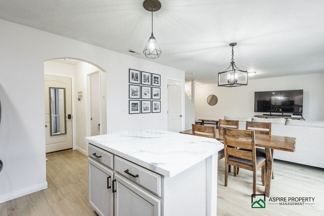 Building Photo - 3 Bed 2.5 Bath Home