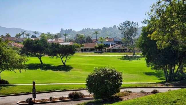 Building Photo - Spacious condo 55+ move in ready