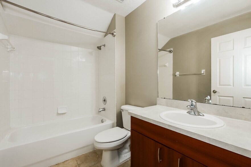 Building Photo - 3002 Summer Cruise Dr