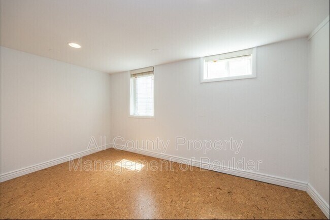 Building Photo - 425 S 40th St