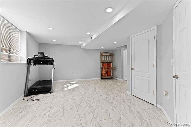 Building Photo - 30575 Hogan Ln