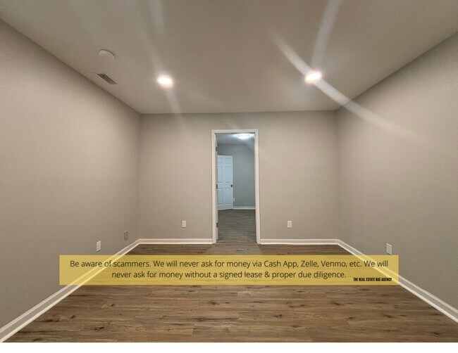 Building Photo - 1118 Soria St