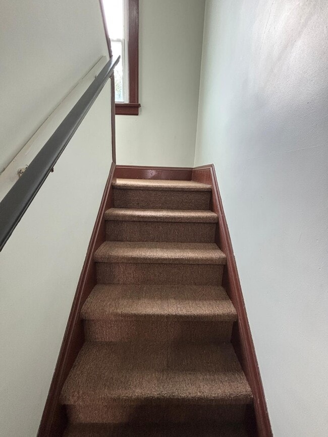 Building Photo - 15612 Cloverside Ave