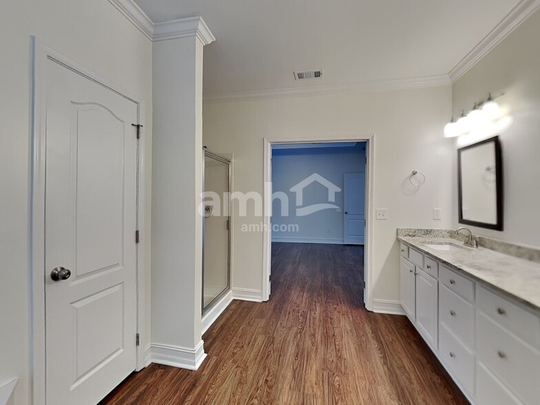 Building Photo - 201 Brackin Trace