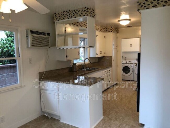 Building Photo - 3153 W 155th St