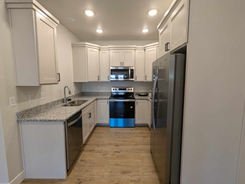 Building Photo - 144 W 1575 N