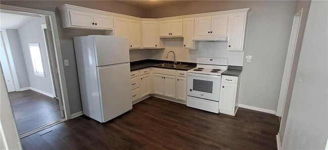 Building Photo - 2418 Jules St