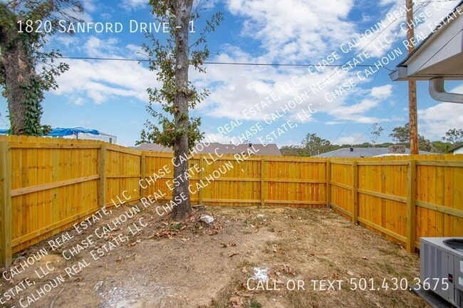 Building Photo - 1820 Sanford Dr