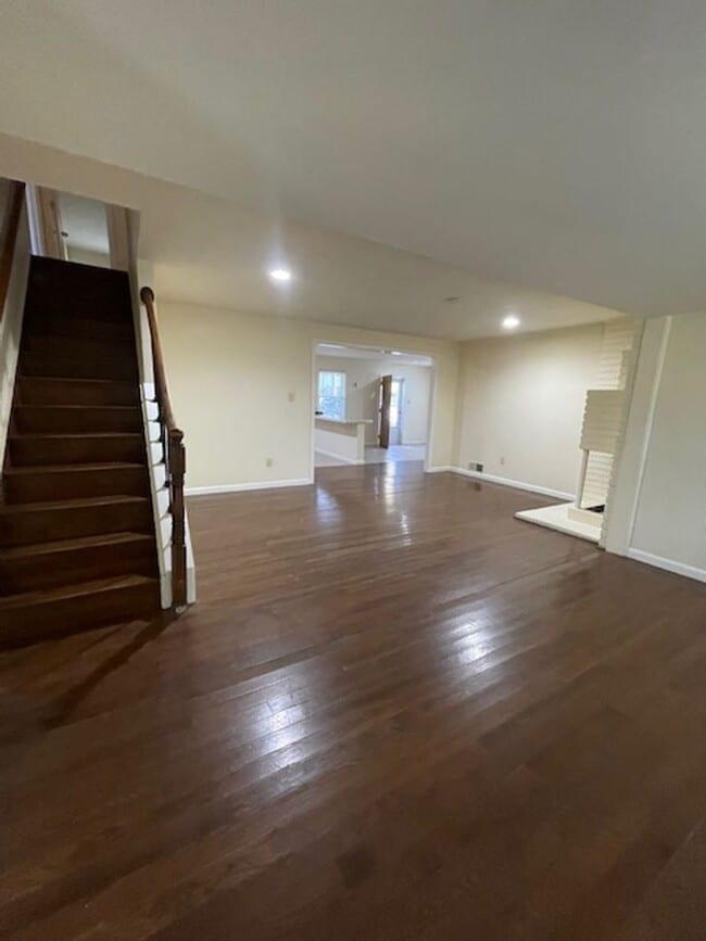 Building Photo - SINGLE FAMILY HOME IN TWINBROOK FOREST